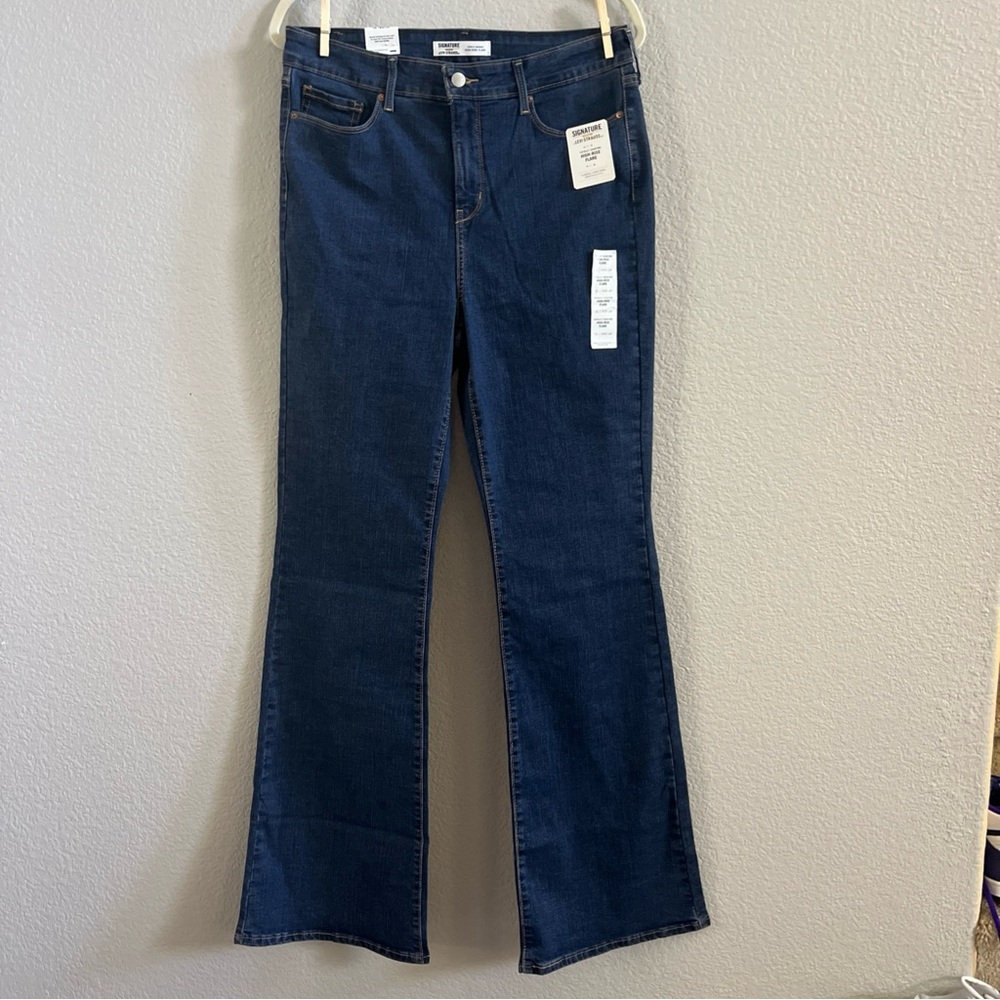 Levi’s Signature Totally Shaping High Rise Flare Jeans Size 10 W30L34 NWT